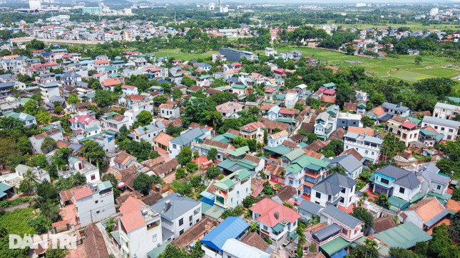 Xã Hạ Bằng nơi chị Duyên sống, nhà cửa cao tầng mọc lên san sát. Xã Hạ Bằng nơi chị Duyên sống, nhà cửa cao tầng mọc lên san sát.