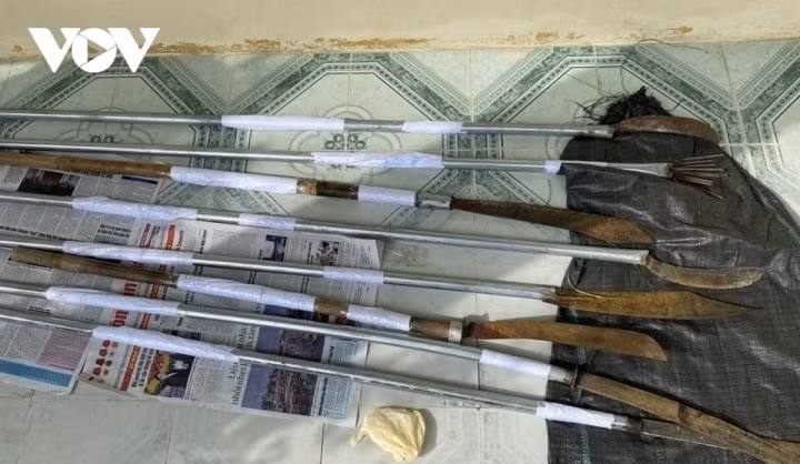 Số hung khí bị cơ quan công an thu giữ.