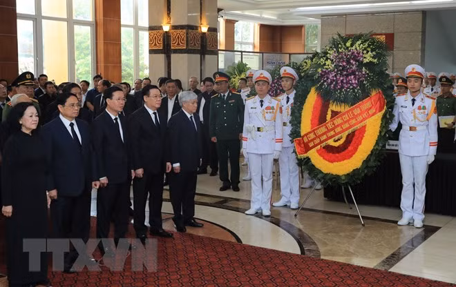 Đoàn đại biểu Ban Chấp hành Trung ương Đảng do đồng chí Trương Thị Mai, Ủy viên Bộ Chính trị, Thường trực Ban Bí thư, Trưởng Ban Tổ chức Trung ương dẫn đầu, viếng Phó Thủ tướng Lê Văn Thành. Ảnh: Lâm Khánh/TTXVN Đoàn đại biểu Ban Chấp hành Trung ương Đảng do đồng chí Trương Thị Mai, Ủy viên Bộ Chính trị, Thường trực Ban Bí thư, Trưởng Ban Tổ chức Trung ương dẫn đầu, viếng Phó Thủ tướng Lê Văn Thành. Ảnh: Lâm Khánh/TTXVN