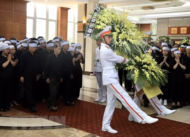 Đoàn gia tộc viếng Phó Thủ tướng Lê Văn Thành. Ảnh: Lâm Khánh/TTXVN Đoàn gia tộc viếng Phó Thủ tướng Lê Văn Thành. Ảnh: Lâm Khánh/TTXVN