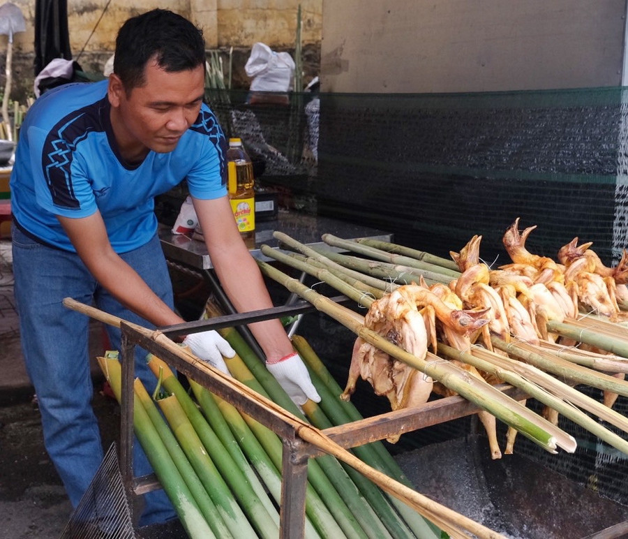 "Thầy Nghin Vlog" hiện là tổ trưởng của tổ Bahnar phục vụ loại hình du lịch trekking, camping tại huyện Kbang. Ảnh: Hoàng Ngọc "Thầy Nghin Vlog" hiện là tổ trưởng của tổ Bahnar phục vụ loại hình du lịch trekking, camping tại huyện Kbang. Ảnh: Hoàng Ngọc