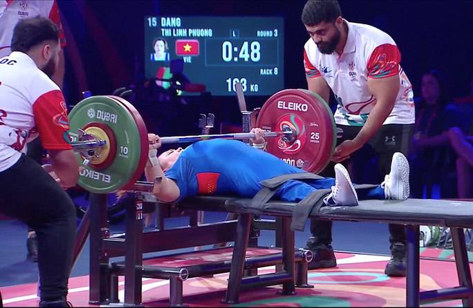 Cú đẩy 103 kg giúp Đặng Thị Linh Phượng giành HCĐ thế giới hạng 50 kg nữ