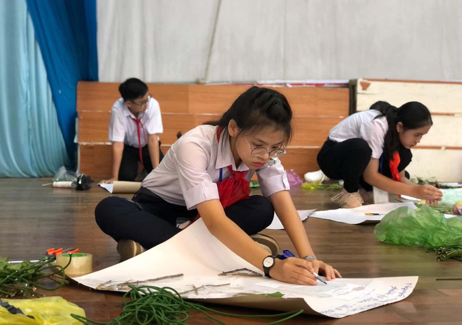 Em Nguyễn Hoàng Thiên Kim-Liên đội trưởng Trường THCS Phạm Hồng Thái có nhiều thành tích trong công tác Đội. Ảnh: Minh Nhật