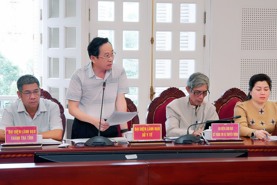 Ông Lý Minh Thái-Phó Giám đốc phụ trách Sở Y tế báo cáo kết quả thực hiện Đề án 06 tại hội nghị. Ảnh: Đ.T Ông Lý Minh Thái-Phó Giám đốc phụ trách Sở Y tế báo cáo kết quả thực hiện Đề án 06 tại hội nghị. Ảnh: Đ.T