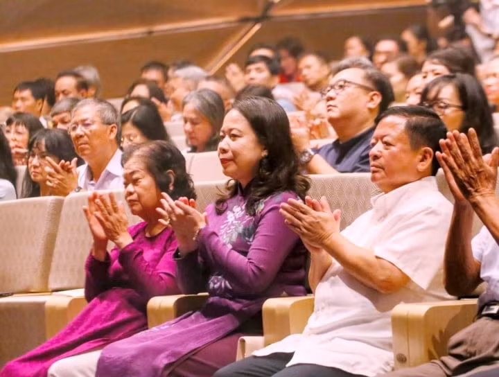 Phó Chủ tịch nước Võ Thị Ánh Xuân cùng các đại biểu tham dự chương trình. Ảnh: Tuấn Đức