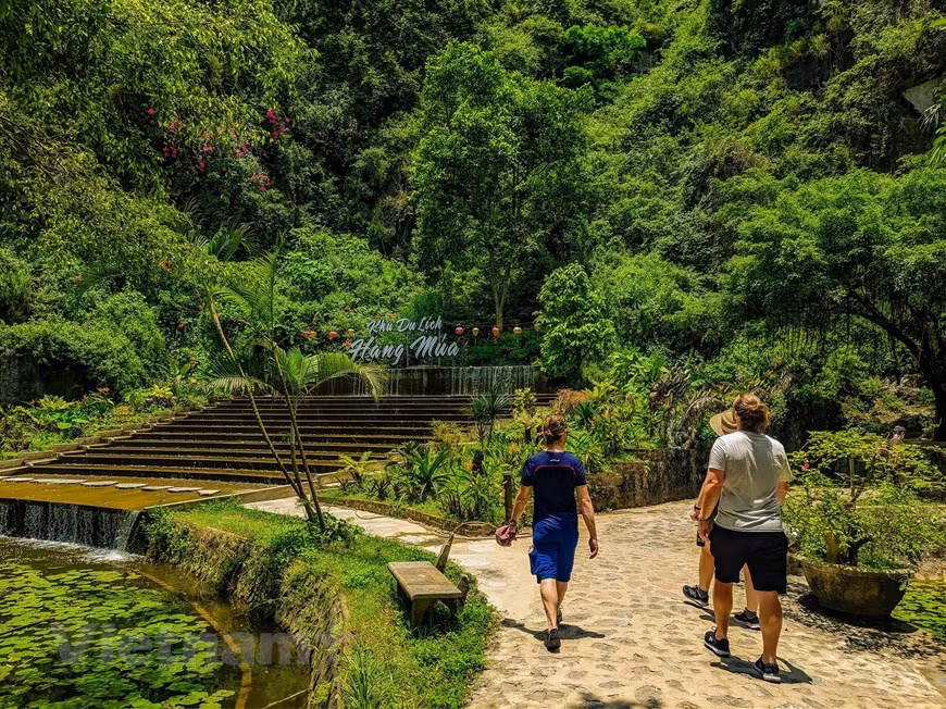 Trải nghiệm Thu lãng mạn ở 'thiên đường sống ảo' của Ninh Bình ảnh 4