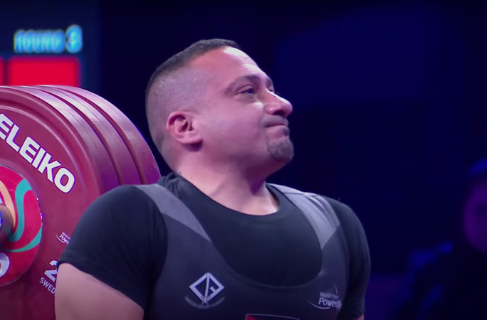 ... trong khi Qarada Omar Sami bất ngờ thất bại