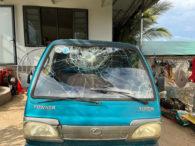 Một ô tô khác của ông Đ. bị đập phá. Ảnh: CTV