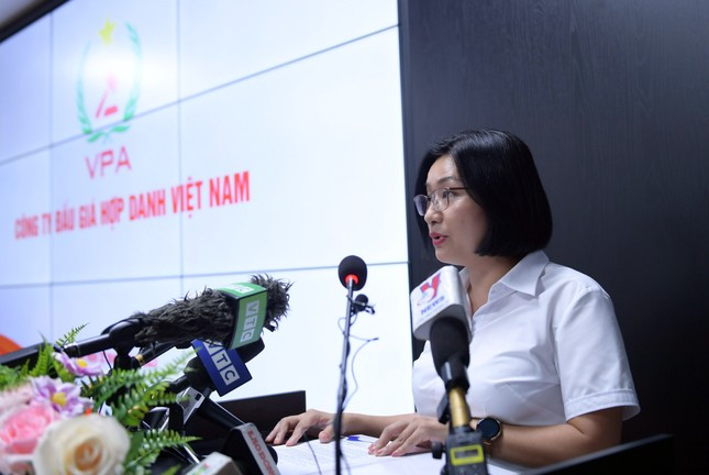 Bà Lâm Thị Mai Anh - Giám đốc Công ty Đấu giá hợp danh Việt Nam. Bà Lâm Thị Mai Anh - Giám đốc Công ty Đấu giá hợp danh Việt Nam.