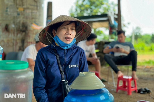Chị Duyên chứng kiến sự thay đổi từng ngày của địa phương nơi mình sống sau mỗi đợt thu hồi đất, quy hoạch dự án, thay đổi hạ tầng. Chị Duyên chứng kiến sự thay đổi từng ngày của địa phương nơi mình sống sau mỗi đợt thu hồi đất, quy hoạch dự án, thay đổi hạ tầng.