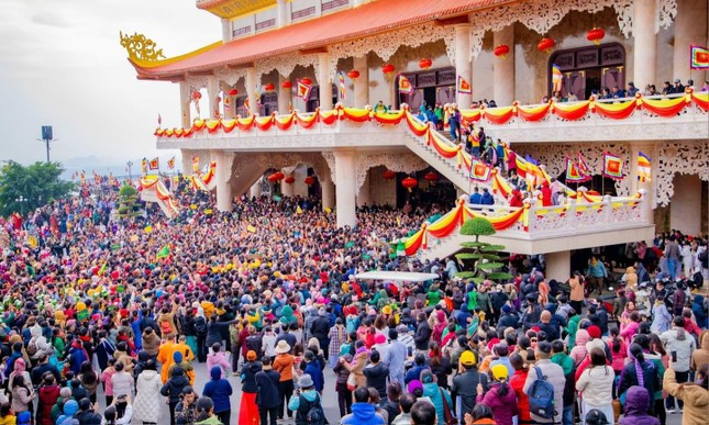 Sự kiện này được diễn ra tại chùa Ba Vàng từ ngày 23-27/12//2023. Sự kiện này được diễn ra tại chùa Ba Vàng từ ngày 23-27/12//2023.