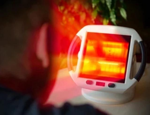 Các nhà khoa học đã dùng ánh sáng cận hồng ngoại để tạo rung động đồng loạt - gọi là dao động plasmon, để phá vỡ tế bào ung thư Các nhà khoa học đã dùng ánh sáng cận hồng ngoại để tạo rung động đồng loạt - gọi là dao động plasmon, để phá vỡ tế bào ung thư