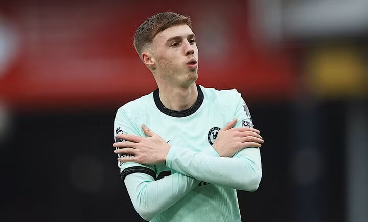 Cole Palmer toả sáng trong trận đấu gặp Luton Town.