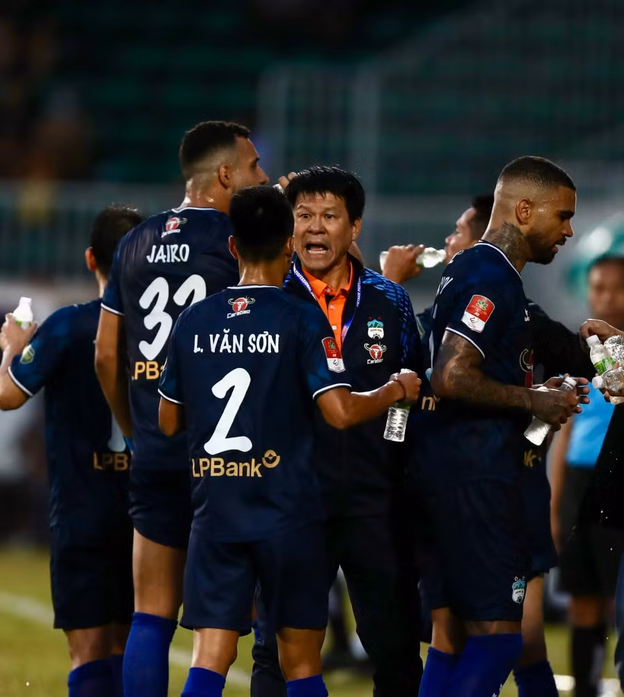 GĐKT Vũ Tiến Thành mang đến "làn gió mới" cho HAGL GĐKT Vũ Tiến Thành mang đến "làn gió mới" cho HAGL