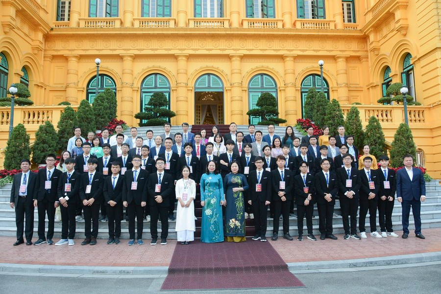Phó Chủ tịch nước Võ Thị Ánh Xuân gặp mặt học sinh đoạt giải Olympic quốc tế và khu vực năm 2023 Phó Chủ tịch nước Võ Thị Ánh Xuân gặp mặt học sinh đoạt giải Olympic quốc tế và khu vực năm 2023