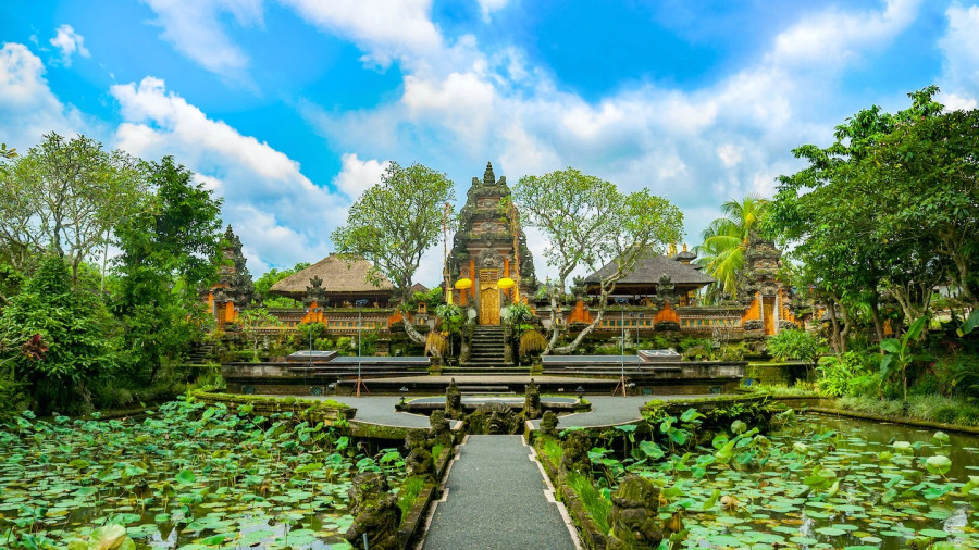 Đền Pura Taman Saraswati đẹp nhất Bali