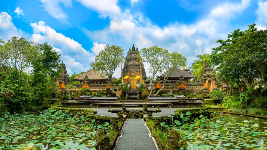 Đền Pura Taman Saraswati đẹp nhất Bali