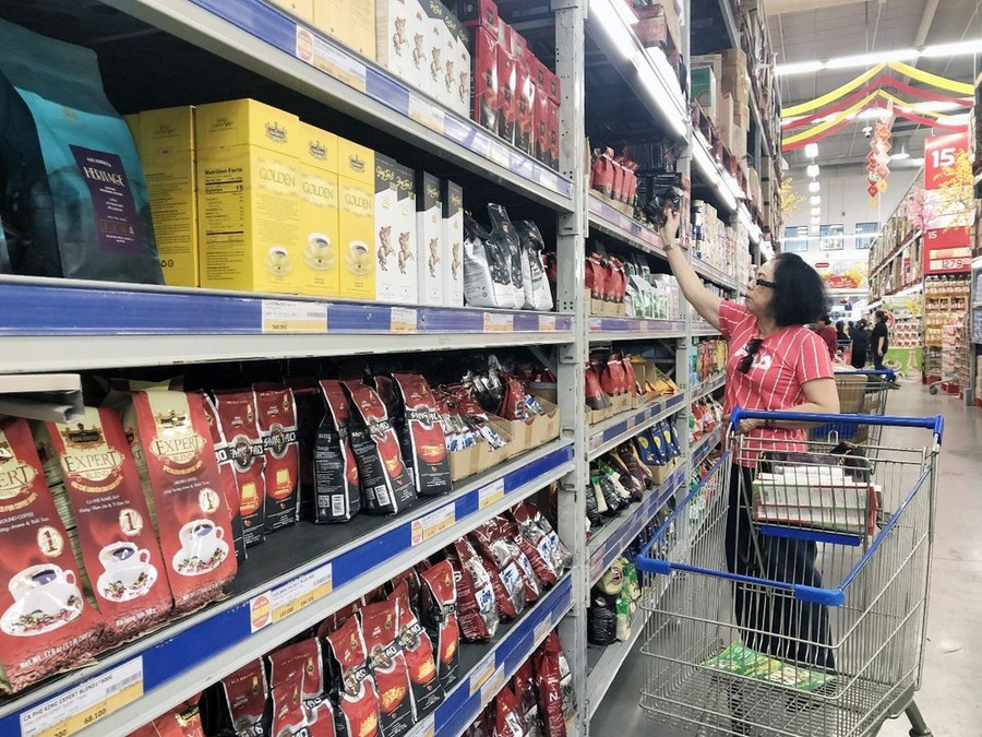 Thuế Giá trị Gia tăng giảm còn 8% từ 1/1/2024. Ảnh: Mỹ Phương/TTXVN Thuế Giá trị Gia tăng giảm còn 8% từ 1/1/2024. Ảnh: Mỹ Phương/TTXVN