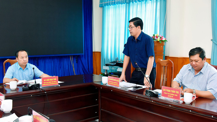 Bí thư Huyện ủy Kbang Nguyễn Hữu Tuyến phát biểu tại buổi làm việc. Ảnh: Đức Thụy