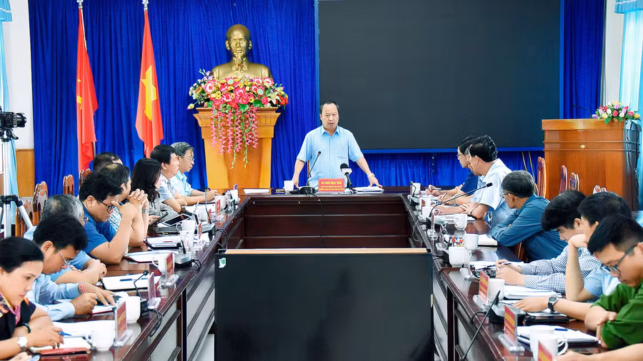 Phó Bí thư Thường trực Tỉnh ủy Châu Ngọc Tuấn phát biểu chỉ đạo tại buổi làm việc với Ban Thường vụ Huyện ủy Kbang. Ảnh: Đức Thụy