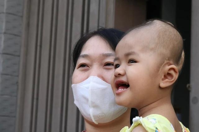 Chị Giao quyết giành giật sự sống cho con, dù chỉ còn một tia hy vọng Chị Giao quyết giành giật sự sống cho con, dù chỉ còn một tia hy vọng