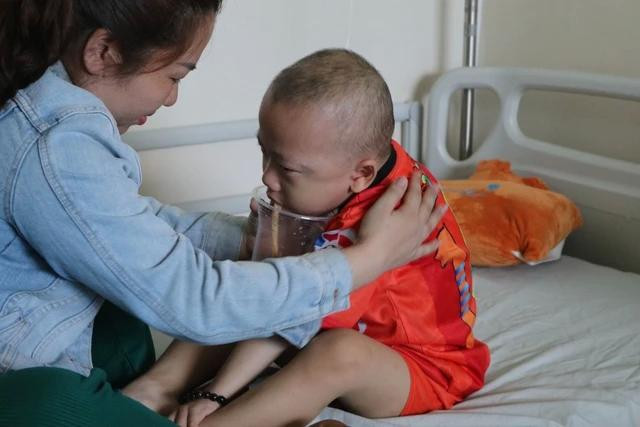 Vô thuốc chống ung thư khiến Lâm nôn mửa