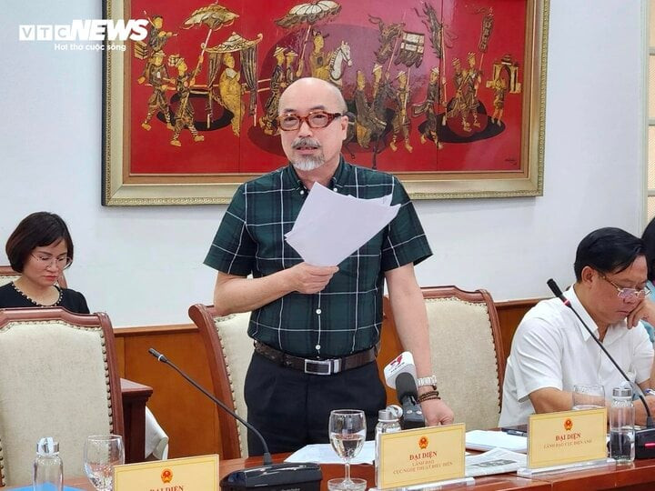 Cục trưởng Cục Điện ảnh Vi Kiến Thành thông tin về bộ phim ''Đào, phở và piano" tại họp báo thường kỳ của Bộ VHTTDL sáng 11/4. Cục trưởng Cục Điện ảnh Vi Kiến Thành thông tin về bộ phim ''Đào, phở và piano" tại họp báo thường kỳ của Bộ VHTTDL sáng 11/4.