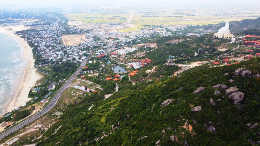 Chuỗi du lịch biển đô thị Cát Tiến đang từng ngày khởi sắc. Ảnh: NGỌC OAI Chuỗi du lịch biển đô thị Cát Tiến đang từng ngày khởi sắc. Ảnh: NGỌC OAI