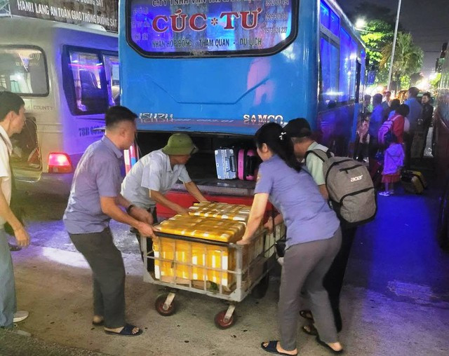 Chi nhánh Vận tải đường sắt Nha Trang tổ chức trung chuyển từ ga Tuy Hòa (Phú Yên) đến ga Giã (huyện Vạn Ninh, tỉnh Khánh Hòa) Chi nhánh Vận tải đường sắt Nha Trang tổ chức trung chuyển từ ga Tuy Hòa (Phú Yên) đến ga Giã (huyện Vạn Ninh, tỉnh Khánh Hòa)
