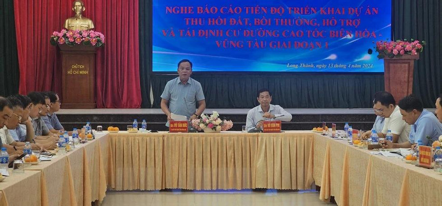 Ông Võ Tấn Đức phát biểu chỉ đạo tại cuộc họp