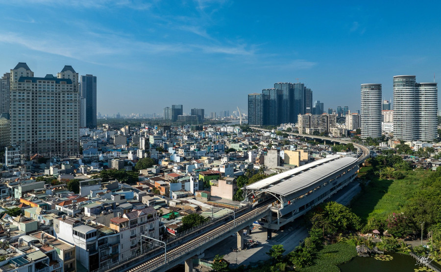 Ga Văn Thánh dài 137,5m, rộng 22m, cao 19,45m (ga loại A). Đây là ga trên cao chuyển tiếp xuống đoạn ngầm tại ga Ba Son Ga Văn Thánh dài 137,5m, rộng 22m, cao 19,45m (ga loại A). Đây là ga trên cao chuyển tiếp xuống đoạn ngầm tại ga Ba Son