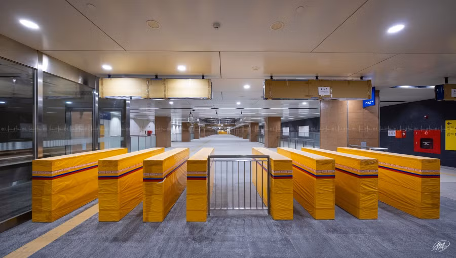 Ga Nhà hát Thành phố được thiết kế ngầm dài 190m, rộng 26m và sâu 30m, có 5 lối lên xuống, trong đó có 1 lối được kết nối trực tiếp với khu vực trung tâm thương mại tòa nhà Union Square