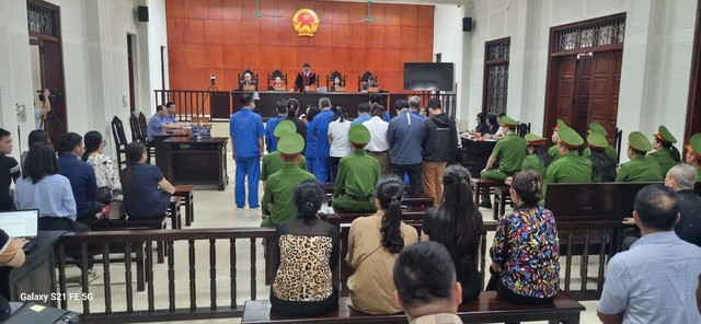 Quang cảnh phiên tòa Quang cảnh phiên tòa