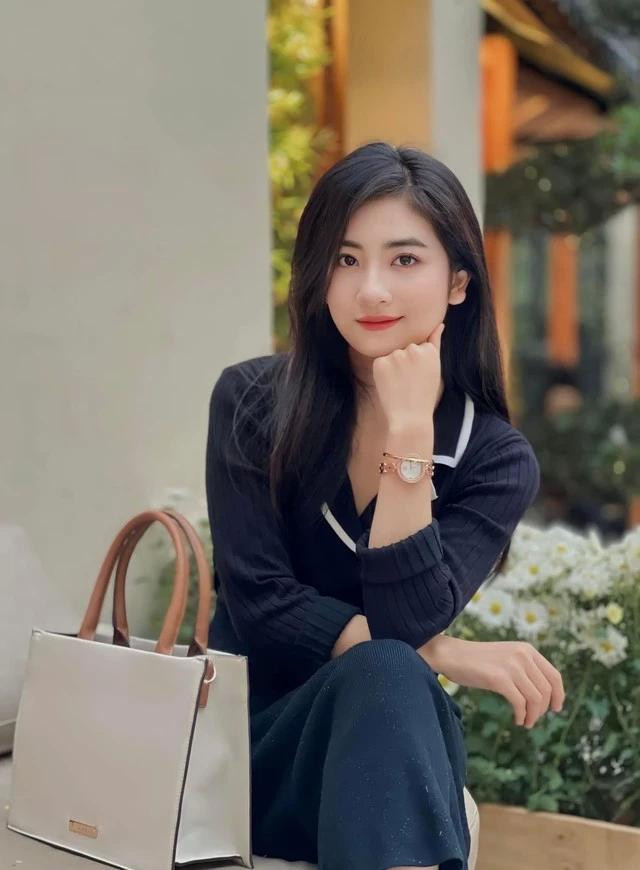 Hoa khôi Thái Nguyên có sắc vóc ngoài đời khá nổi bật so với trên màn ảnh nhỏ Hoa khôi Thái Nguyên có sắc vóc ngoài đời khá nổi bật so với trên màn ảnh nhỏ