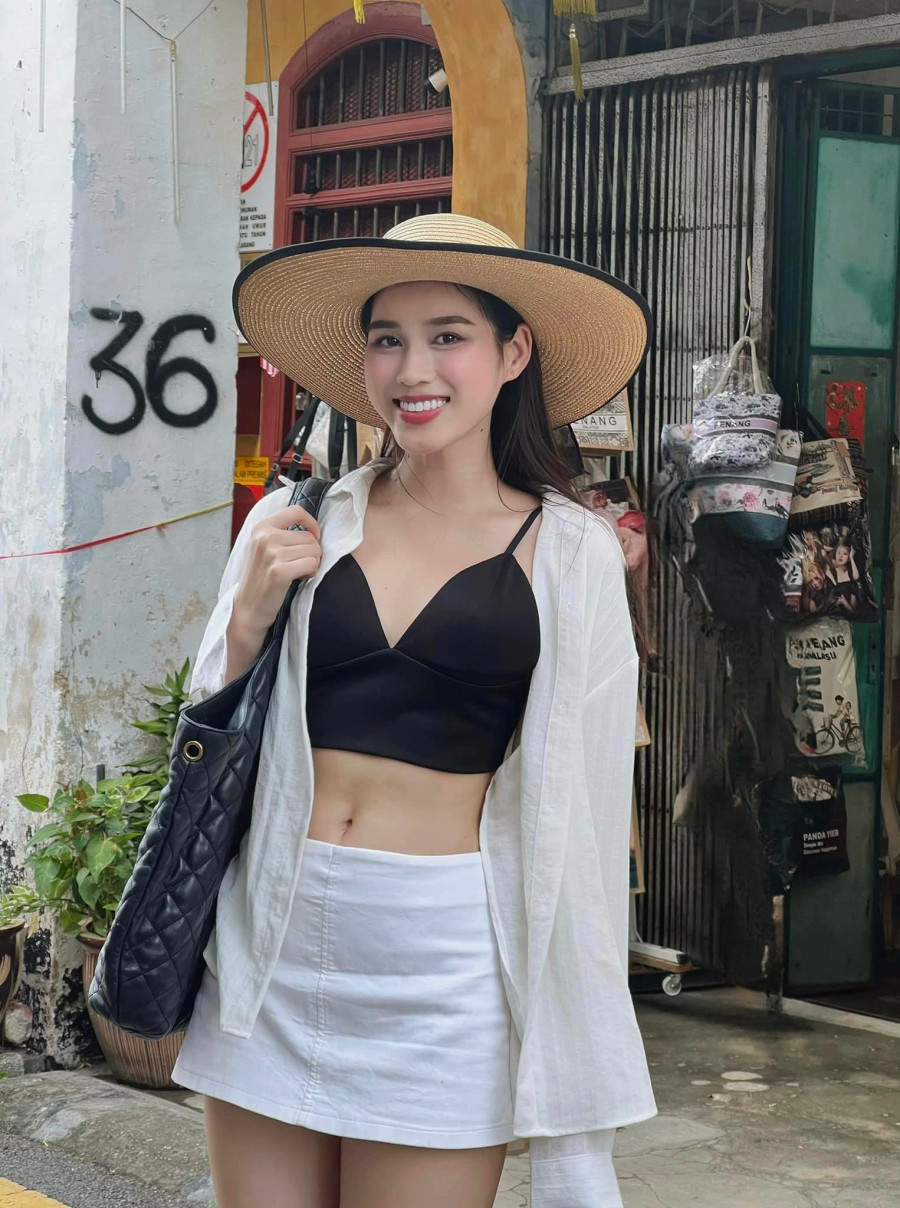 Sau khi đăng quang, Đỗ Thị Hà không chọn Nam tiến. Người đẹp thừa nhận đã quen với cuộc sống hiện tại nên không muốn thay đổi địa điểm. &quot;Tôi nghĩ mình cũng có thể tạo ra thị trường riêng. Chẳng hạn những sự kiện ngoài Bắc sẽ có tôi&quot;, Hoa hậu Việt Nam 2020 bày tỏ