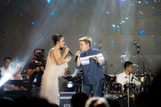 Ái Phương và Phạm Toàn Thắng hát ca khúc &quot;Dấu mưa&quot;