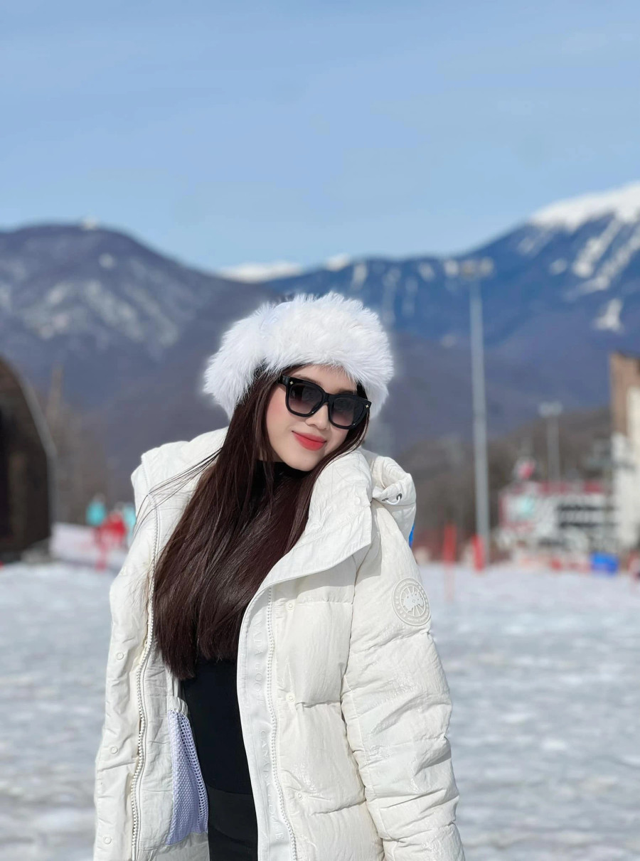 Gần đây, có tin đồn Đỗ Thị Hà hẹn hò bạn trai thiếu gia. Tuy nhiên, phía công ty quản lý cho biết không thể xác nhận thông tin này vì đó là chuyện riêng tư. Trước đó hồi tháng 10.2023, hoa hậu bị đồn sắp kết hôn với người cùng quê song cô lên tiếng phủ nhận. Đỗ Thị Hà nói thêm đã thoải mái hơn trong chuyện tình cảm sau khi hoàn thành việc học