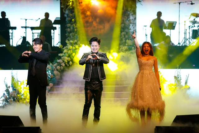 Quốc Thiên - Tùng Dương - Myra Trần đã biểu diễn đến gần nửa đêm mà vẫn sung sức Quốc Thiên - Tùng Dương - Myra Trần đã biểu diễn đến gần nửa đêm mà vẫn sung sức