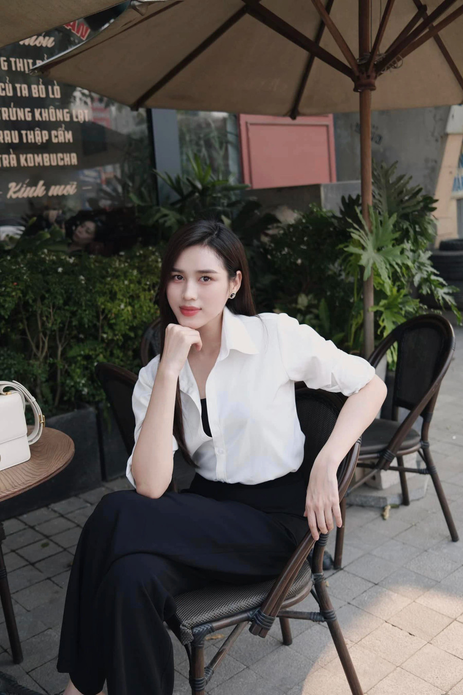 Đỗ Thị Hà nói dịch bệnh ảnh hưởng không nhỏ đến quá trình đương nhiệm của cô. Bên cạnh đó, việc người đẹp cân bằng giữa việc học và hoạt động nghệ thuật khiến nhiều người nhận xét cô nhạt nhòa. Điều đó khiến nàng hậu sinh năm 2001 không tránh khỏi cảm giác tủi thân. Cô chia sẻ: “Nhiều lần tôi cũng muốn giải thích nhưng sau đó chọn hành động để mọi người hiểu mình hơn”