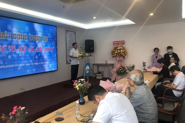 Ông Bùi Anh Tấn - Phó chủ tịch Hội Nhà văn TP.HCM, Tổng biên tập Tạp chí Văn Nghệ TP.HCM tại lễ phát động cuộc thi Ông Bùi Anh Tấn - Phó chủ tịch Hội Nhà văn TP.HCM, Tổng biên tập Tạp chí Văn Nghệ TP.HCM tại lễ phát động cuộc thi