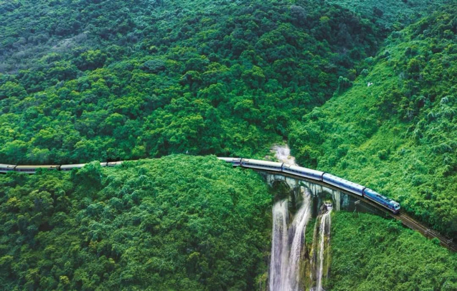 Cung đường này đã được một số báo quốc tế đưa vào top những tuyến đường sắt đẹp nhất, đáng trải nghiệm nhất thế giới Cung đường này đã được một số báo quốc tế đưa vào top những tuyến đường sắt đẹp nhất, đáng trải nghiệm nhất thế giới