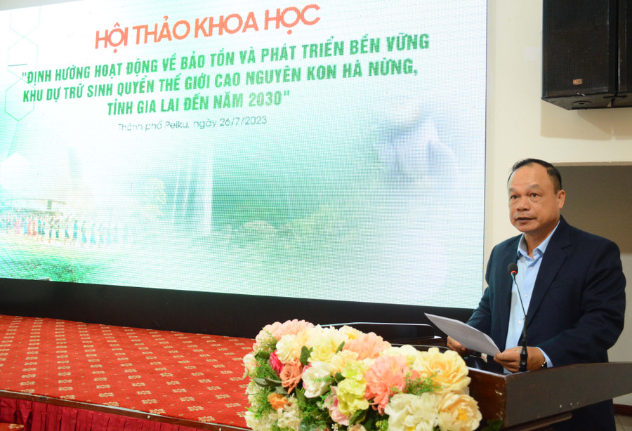 Phó Chủ tịch UBND tỉnh Dương Mah Tiệp phát biểu bế mạc hội thảo định hướng hoạt động về bảo tồn và phát triển bền vững Khu dự trữ sinh quyển thế giới Cao nguyên Kon Hà Nừng. Ảnh: Minh Nguyễn Phó Chủ tịch UBND tỉnh Dương Mah Tiệp phát biểu bế mạc hội thảo định hướng hoạt động về bảo tồn và phát triển bền vững Khu dự trữ sinh quyển thế giới Cao nguyên Kon Hà Nừng. Ảnh: Minh Nguyễn