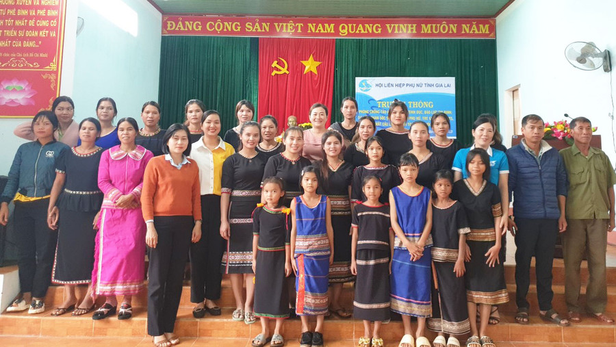 Ra mắt CLB “An toàn cho tuổi hồng” tại xã Đak Krong, huyện Đak Đoa. Ảnh: Minh Vy Ra mắt CLB “An toàn cho tuổi hồng” tại xã Đak Krong, huyện Đak Đoa. Ảnh: Minh Vy