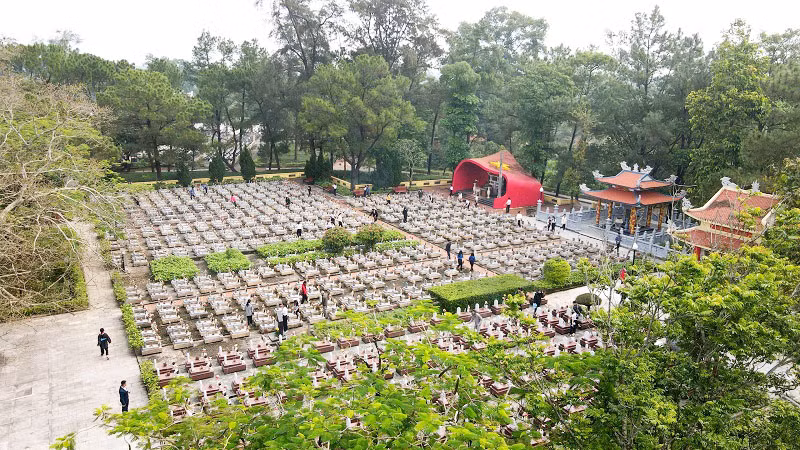 Một góc khu mộ liệt sĩ tại Nghĩa trang liệt sĩ Quốc gia Trường Sơn. Ảnh: Khắc Niên