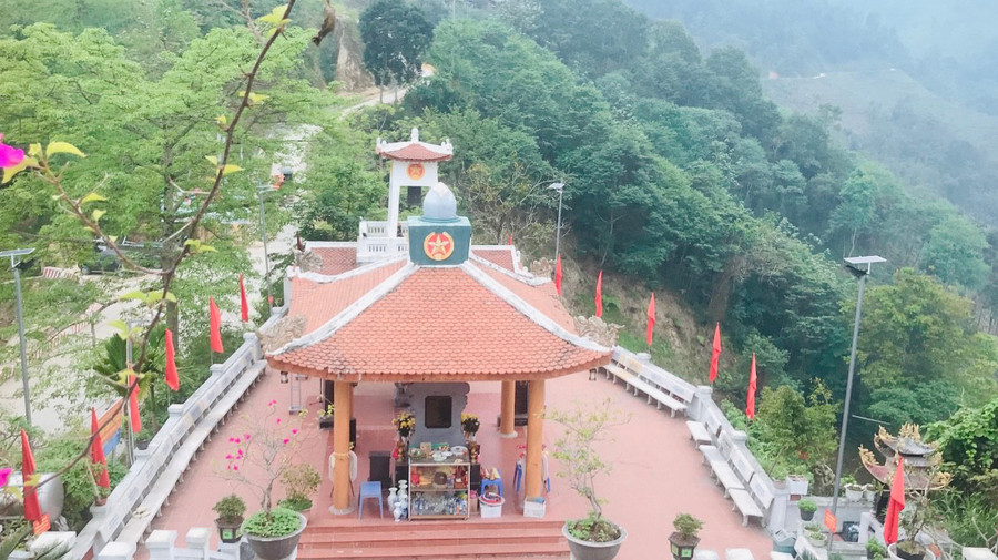 Đài tưởng niệm các anh hùng liệt sĩ trên điểm cao 468. Ảnh: Lê Quang Hồi