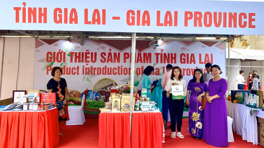 Việc tham gia trưng bày, quảng bá sản phẩm góp phần giúp doanh nghiệp mở rộng thị trường, có thêm đối tác mới. Ảnh: Hà Duy