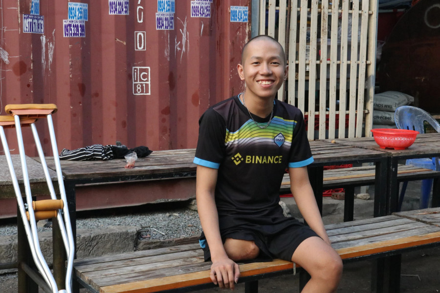 Dù phải đối mặt với căn bệnh quái ác nhưng Anh luôn lạc quan Dù phải đối mặt với căn bệnh quái ác nhưng Anh luôn lạc quan