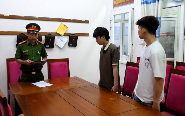 Công an Q.Sơn Trà tống đạt các quyết định