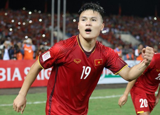 Trường Đại học Kinh tế (Đại học Quốc gia Hà Nội) đã trao tặng học bổng toàn phần cho cầu thủ Nguyễn Quang Hải Trường Đại học Kinh tế (Đại học Quốc gia Hà Nội) đã trao tặng học bổng toàn phần cho cầu thủ Nguyễn Quang Hải