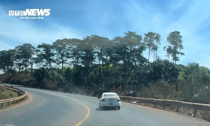 Xe tập lái gây khó khăn cho các phương tiện khi lưu thông. Xe tập lái gây khó khăn cho các phương tiện khi lưu thông.